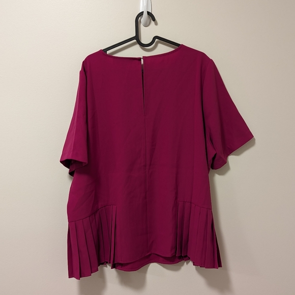 Eloquii Short Sleeve Top with Pleat Detail, Size 16 - Picture 6 of 6